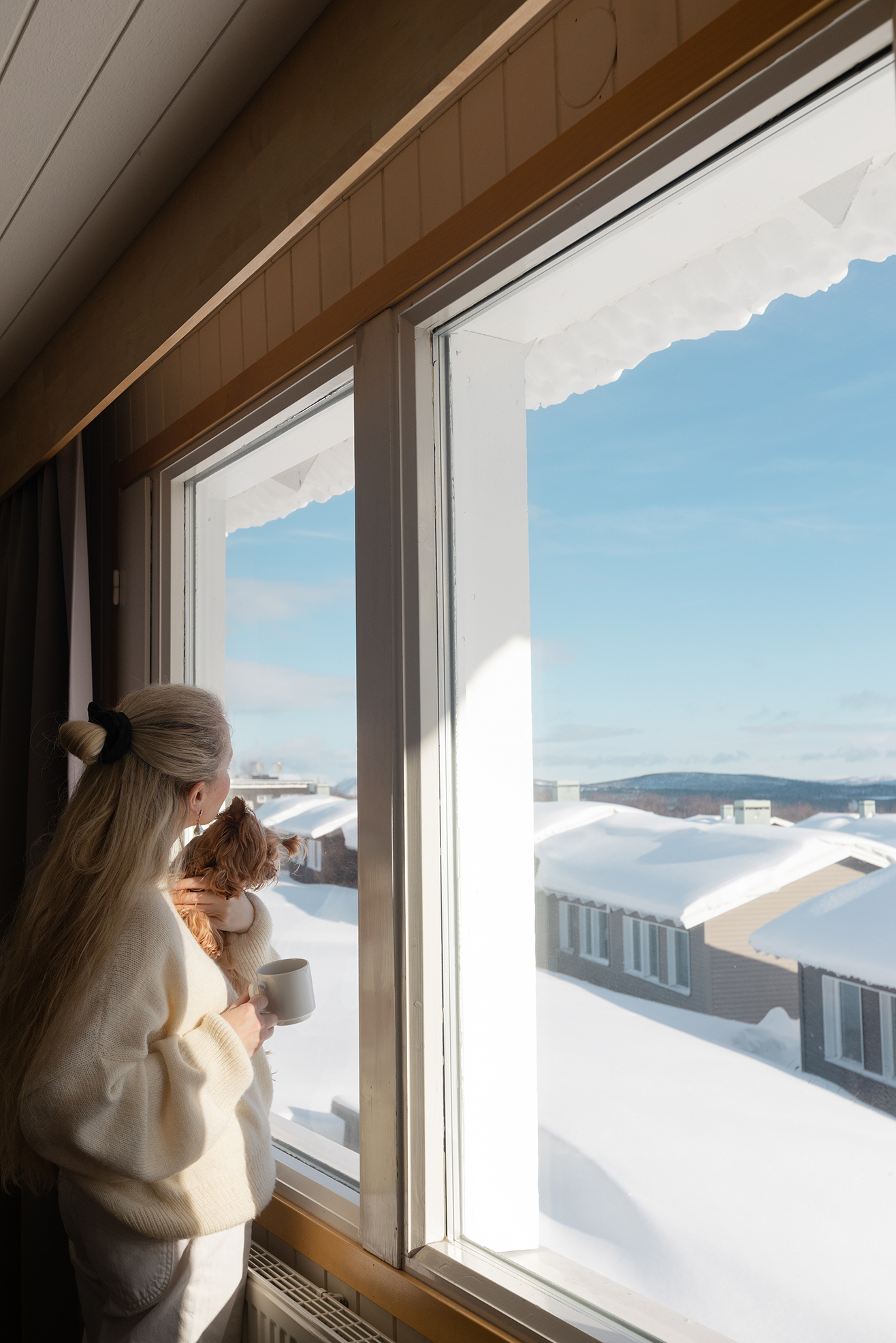 Camp Ripan. Hotel. Szwecja. Laponia szwedzka. Kiruna. Wnętrza z widokiem na góry. Martidamska